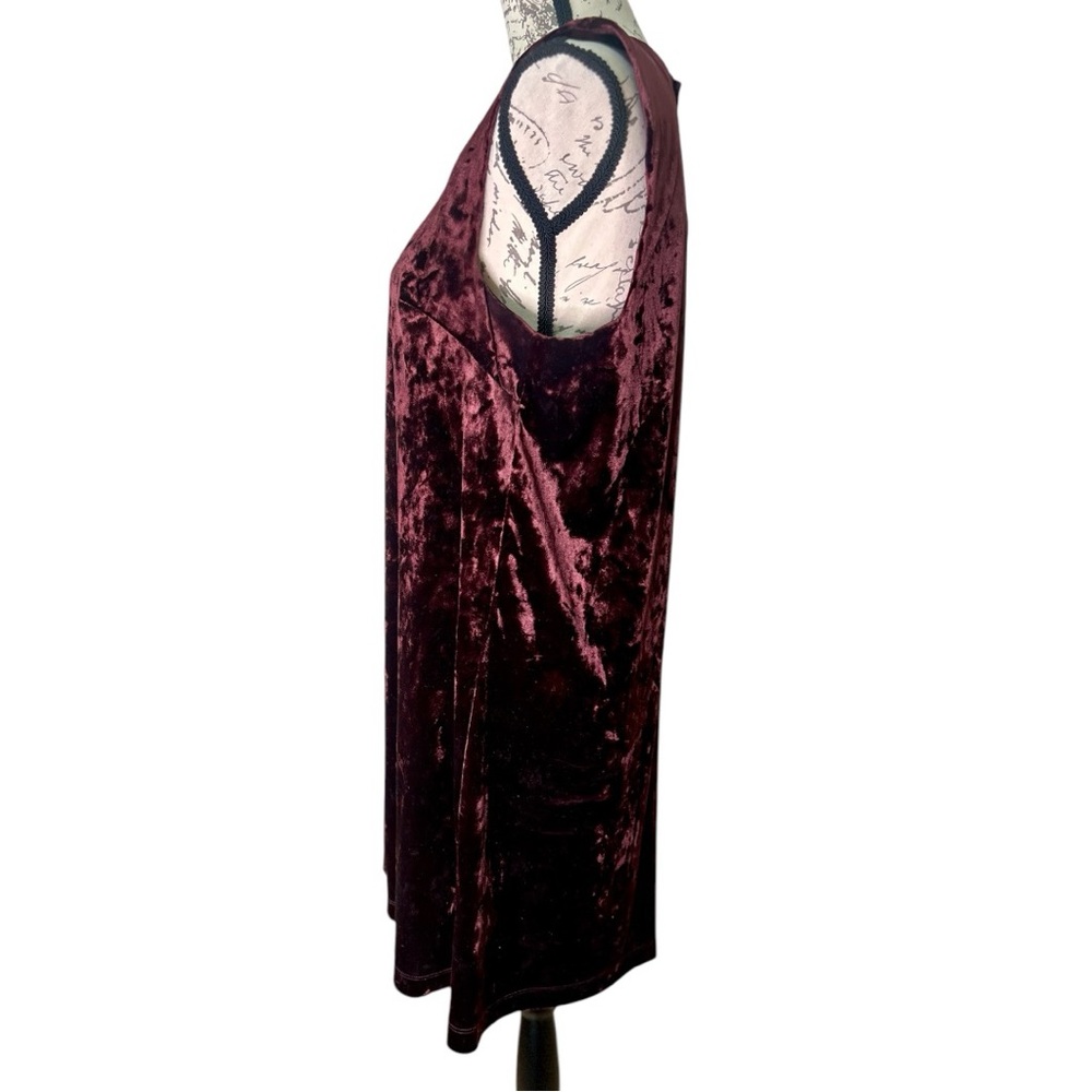 BCBGeneration | Burgundy Velvet Dress Size Medium - Picture 10 of 16